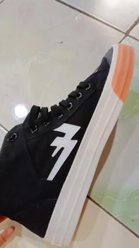 Product Review of Sneakers Aekoshoes TwoYears High Black Gum Produk Lokal Made In Indonesia from c**0 0