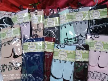 Product Review of Lusinan kaus kaki muslimah motif Kiri Kanan panjang L sebetis / kaos kaki jempol / kaos kaki wanita muslimah dewasa / nylon spandek 100% / kaos kaki tawaf umroh Coklat dan banyak warna from L** D**a R**k 0