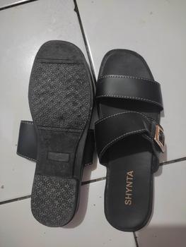Product Review of PROMO Beli 1 Gratis 2 Sandal Wanita Fashion | Sandal Slop Jepit Wanita Viral Kekinian | sandal Teplek Wanita Terbaru Sendal Karet Cewek from N**h 0