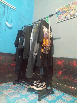 Product Review of GEI - Stand Hanger Single Praktis Gantungan Baju Stainless Steel Dengan Roda Untuk Gantungan Hijab, Mukena, Handuk, Baju, Kaos Bahan Pipa Stainless from j**n 1