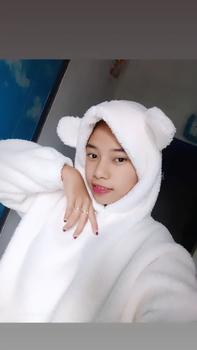 Product Review of Sweater Hoodie Crope V Bear Sherpa Bulu Domba Fit Wanita Tebal Oversize Cream from A**🤨 1