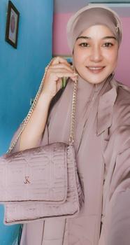 Product Review of Adelyne Prayer Set | Mukena Premium by Kallia | Packaging with box from C**a 1
