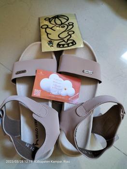 Product Review of Le Bianca AT 22-01 Sepatu Sendal Wedges Anak Perempuan Wanita Simple Fashion from b**a 0