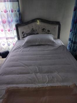 Product Review of 109 PILLOW - Bantal Tidur Hotel Polos Double List Bulu Angsa Sintetis - 1.500 gram from M**d 0