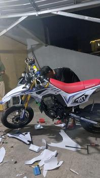Product Review of DECAL HONDA CRF 150L PUTIH SUPERMOTO FULL BODY KEREN MINIMALIS SIMPLE MURAH TERBARU VIRAL- CRF GANK PUTIH 060 Motor from I** S**R 0