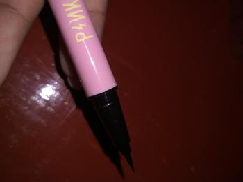 Product Review of [Official] PINKFLASH #OhMyLine Eyeliner Pensil Hitam Anti Air Tahan Lama- Up to 12hours PF-E01 from t**🍵 1