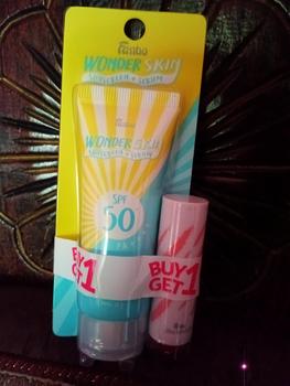 Product Review of Fanbo Wonder Skin Sunscreen & Serum - SPF 50 PA ++++ 30gr - Sunscreen Wajah  no Paraben - Tekstur Ringan - Tidak Lengket - Melembabkan - Semua Jenis Kulit - Mencegah Penuaan Dini -kulit Glowing dan terbebas dari Sinar UV dengan ketahanan 8 jam from N** 0