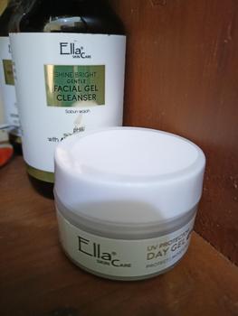 Product Review of Ella Skincare Toner Whitening Shine Bright with Licorice, Vit C, Vit E - Kulit Lebih Cerah, Segar, dan Lembab from 🌈**🌷 1