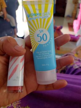 Product Review of Fanbo Wonder Skin Sunscreen & Serum - SPF 50 PA ++++ 30gr - Sunscreen Wajah  no Paraben - Tekstur Ringan - Tidak Lengket - Melembabkan - Semua Jenis Kulit - Mencegah Penuaan Dini -kulit Glowing dan terbebas dari Sinar UV dengan ketahanan 8 jam from A**a 0