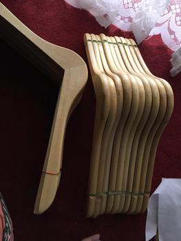 Product Review of Hanger kayu natural dewasa from O**A 2