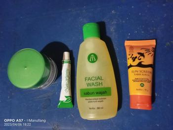 Product Review of Liz Skincare Paket Flek Hitam 4 in 1 Facial Wash Krim Pemutih Malam Siang Sunscreen Tabir Surya - Pencerah Lightening from B**G 0