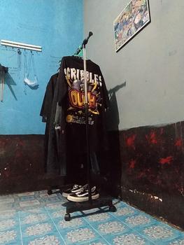 Product Review of GEI - Stand Hanger Single Praktis Gantungan Baju Stainless Steel Dengan Roda Untuk Gantungan Hijab, Mukena, Handuk, Baju, Kaos Bahan Pipa Stainless from j**n 0
