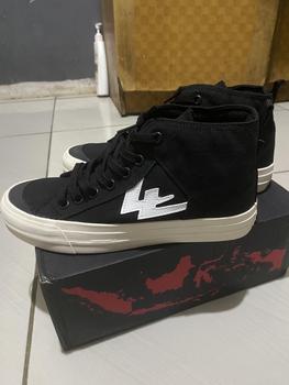 Product Review of Sneakers Aekoshoes Two Years High blackwhite Originall Produk Lokal Made In Indonesia from S**R K** 0