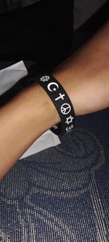 Product Review of Peace - Hitam - Gelang Wristband by Embracelet from V**O J**_ 1