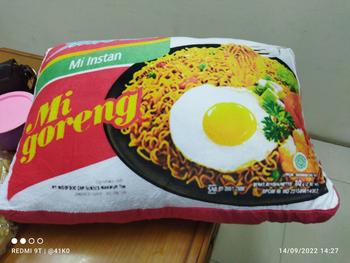Product Review of Bizzarpillow Bantal Snack Jumbo Size L BZ010 from m**9 0