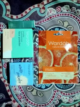 Product Review of Wardah Exclusive Moist Lipstick - Warna Intense dengan Natural Moist dan Glossy Finish - Dilengkapi Vitamin E yang Melembabkan Bibir - Tekstur Halus from Y**i 0