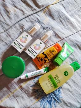 Product Review of Liz Skincare Paket Flek Hitam 4 in 1 Facial Wash Krim Pemutih Malam Siang Sunscreen Tabir Surya - Pencerah Lightening from f**a 0