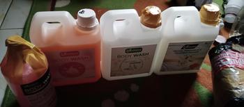 Product Review of Amorens Pelicin Setrika Pakaian / Pafum Laundry & Pewangi Pakaian 1 liter 3 in 1 Wangi Tahan Lama [1000ml] from A**a 1