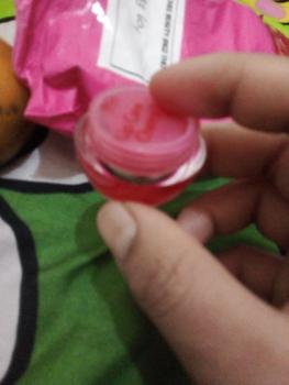 Product Review of LIPCARE SR12 PELEMBAB  PENCERAH BIBIR ORIGINAL from z**l m** r**h 1