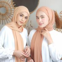 Gambar Jasmine JilBab Pashmina Inner 2in1 Bolak Balik Ceruty Baby Doll Premium 175x75 Ceruti Karet Muslim Kerudung Panjang Instan - P. Inner Black dari Jasmine Jilbab_NEW undefined 1 Tokopedia