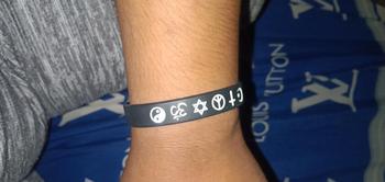 Product Review of Peace - Hitam - Gelang Wristband by Embracelet from E**y p**f 0