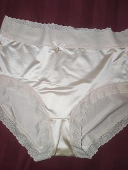 Product Review of SET 10 Quần Lót Nữ Lụa Satin Cao Cấp Viền Phối Ren Mềm Mại C08 Nhung Women Nho Voi from N**i 1