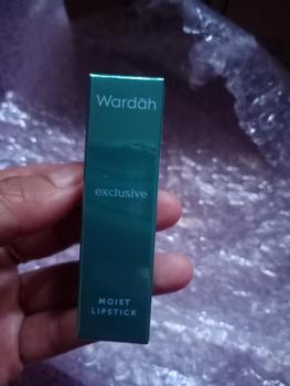 Product Review of Wardah Exclusive Moist Lipstick - Warna Intense dengan Natural Moist dan Glossy Finish - Dilengkapi Vitamin E yang Melembabkan Bibir - Tekstur Halus from S**i t** 0