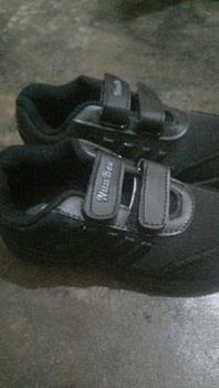 Product Review of Sepatu sekolah hitam/sepatu sekola anak laki laki dan perempuan terbaru Fashion from D**i Y**a 1