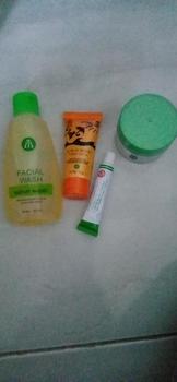 Product Review of Liz Skincare Paket Flek Hitam 4 in 1 Facial Wash Krim Pemutih Malam Siang Sunscreen Tabir Surya - Pencerah Lightening from N**y 0