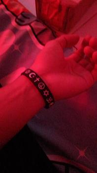Product Review of Peace - Hitam - Gelang Wristband by Embracelet from ** 0