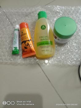 Product Review of Liz Skincare Paket Flek Hitam 4 in 1 Facial Wash Krim Pemutih Malam Siang Sunscreen Tabir Surya - Pencerah Lightening from a**5 1