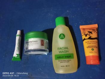 Product Review of Liz Skincare Paket Flek Hitam 4 in 1 Facial Wash Krim Pemutih Malam Siang Sunscreen Tabir Surya - Pencerah Lightening from B**G 1