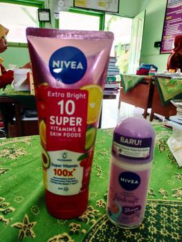 Product Review of NIVEA Body Care Package - Extra Bright 10 Super Vitamins + Shaveless Deodorant - Mampu  Mencerahkan Ketiak dan Melembutkan Kulit from h**k 0