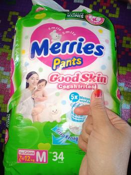 Product Review of Merries Good Skin S40 / M34 / L30 / XL26 / XXL28 - Popok Bayi from M**🥰 0