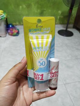 Product Review of Fanbo Wonder Skin Sunscreen & Serum - SPF 50 PA ++++ 30gr - Sunscreen Wajah  no Paraben - Tekstur Ringan - Tidak Lengket - Melembabkan - Semua Jenis Kulit - Mencegah Penuaan Dini -kulit Glowing dan terbebas dari Sinar UV dengan ketahanan 8 jam from R**e A**h 0