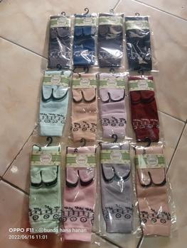 Product Review of Lusinan kaus kaki muslimah motif Kiri Kanan panjang L sebetis / kaos kaki jempol / kaos kaki wanita muslimah dewasa / nylon spandek 100% / kaos kaki tawaf umroh Coklat dan banyak warna from E**a B**a H**a ** 0
