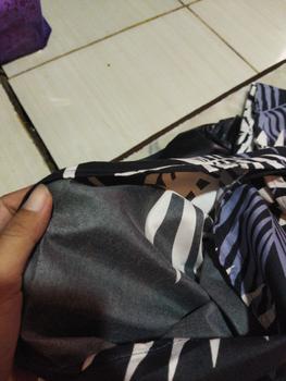 Product Review of SPREI MOTIF BLACK PALM BERKWALITAS ADEM Bantal Guling Karet Sarung Kain from s**4 1