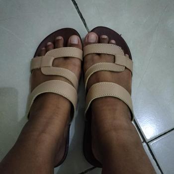 Product Review of Sandal Flat Teplek Casual Wanita Sandal Kulit Asli Garut Adibahaq Carrisa BK from C**a 0