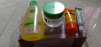 Product Review of Liz Skincare Paket Flek Hitam 4 in 1 Facial Wash Krim Pemutih Malam Siang Sunscreen Tabir Surya - Pencerah Lightening from i**h 0