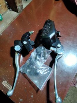 Product Review of Master Rem Nissin Moge ER 6 Import Dus Coklat Set kanan Kiri GlLmax Tiger Megapro Universal Semua Motor Bisa from i**h 0