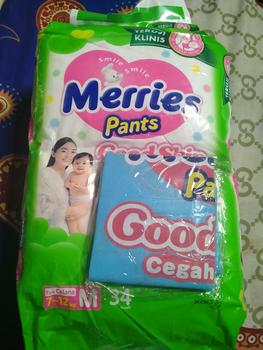 Product Review of Merries Good Skin S40 / M34 / L30 / XL26 / XXL28 - Popok Bayi from R**n 0