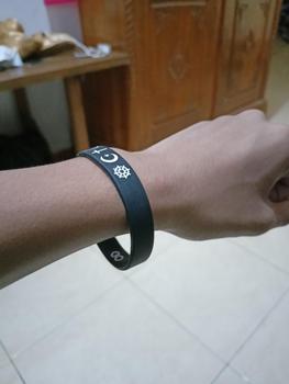 Product Review of Peace - Hitam - Gelang Wristband by Embracelet from D**i 0