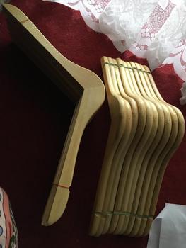 Product Review of Hanger kayu natural dewasa from O**A 0