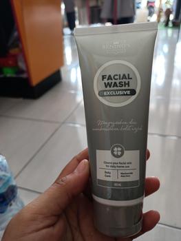 Product Review of Facial Wash Ecer Benings Skincare ||Brightening/acne/exclusive Kotoran Membersihkan from N**g 1