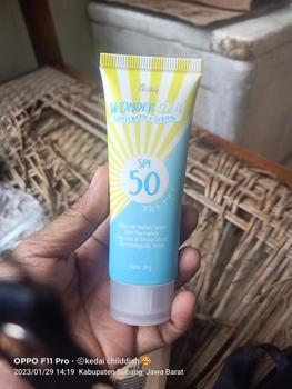 Product Review of Fanbo Wonder Skin Sunscreen & Serum - SPF 50 PA ++++ 30gr - Sunscreen Wajah  no Paraben - Tekstur Ringan - Tidak Lengket - Melembabkan - Semua Jenis Kulit - Mencegah Penuaan Dini -kulit Glowing dan terbebas dari Sinar UV dengan ketahanan 8 jam from c**h 1