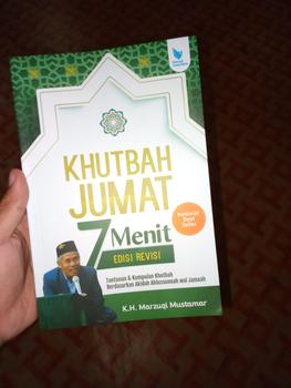Product Review of Khutbah Jumat 7 Menit berdasarkan Akidah Ahlussunah Wal Jamaah - Edisi Revisi - Marzuqi Mustamar - LN from S**r 0