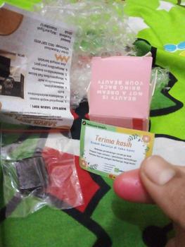 Product Review of LIPCARE SR12 PELEMBAB  PENCERAH BIBIR ORIGINAL from z**l m** r**h 0