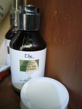 Product Review of Ella Skincare Toner Whitening Shine Bright with Licorice, Vit C, Vit E - Kulit Lebih Cerah, Segar, dan Lembab from 🌈**🌷 3