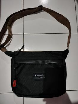 Product Review of [Beli Lokal] TAPAXCO Tas Selempang Pria Henm Slingbag Casual Local Original Waistbag from O**g B**4 0