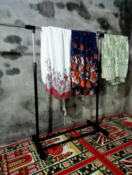Product Review of GEI - Stand Hanger Single Praktis Gantungan Baju Stainless Steel Dengan Roda Untuk Gantungan Hijab, Mukena, Handuk, Baju, Kaos Bahan Pipa Stainless from z**🦖 0